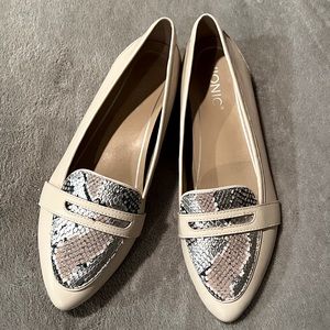 VIONIC loafer like new, no tags
